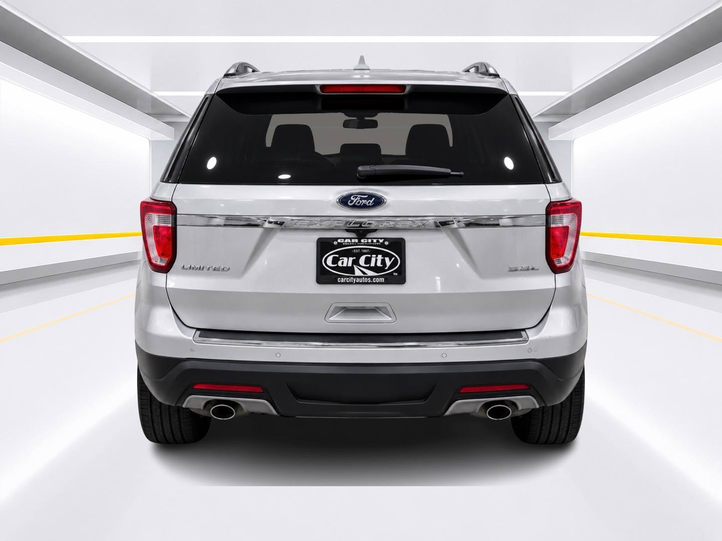 Used 2018 Ford Explorer Limited w/ Equipment Group 301A FWD image 4