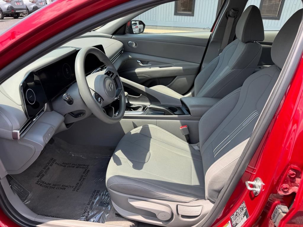 Used 2024 Hyundai Elantra SEL FWD image 13