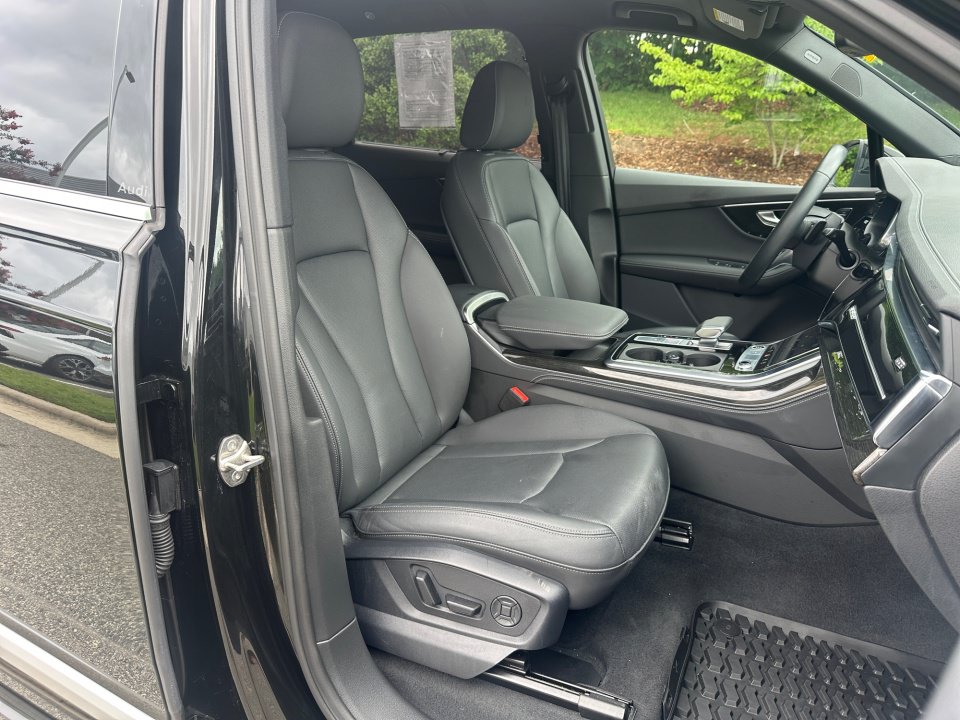 Used 2025 Audi Q7 3.0T Premium Plus w/ Premium Plus Package AWD/4WD image 28
