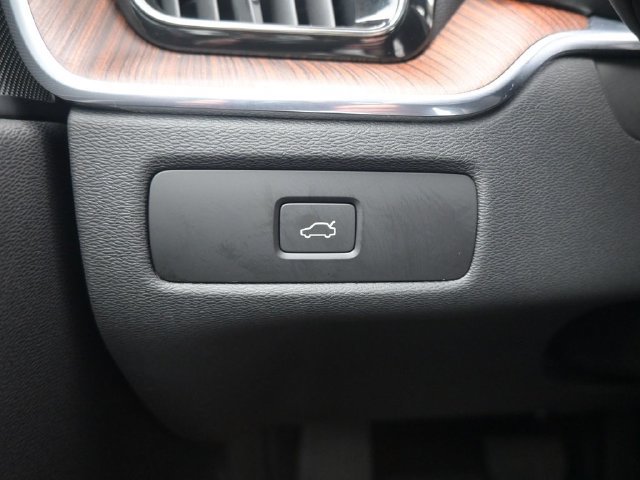Used 2023 Volvo XC60 B5 Plus w/ Protection Package FWD image 24