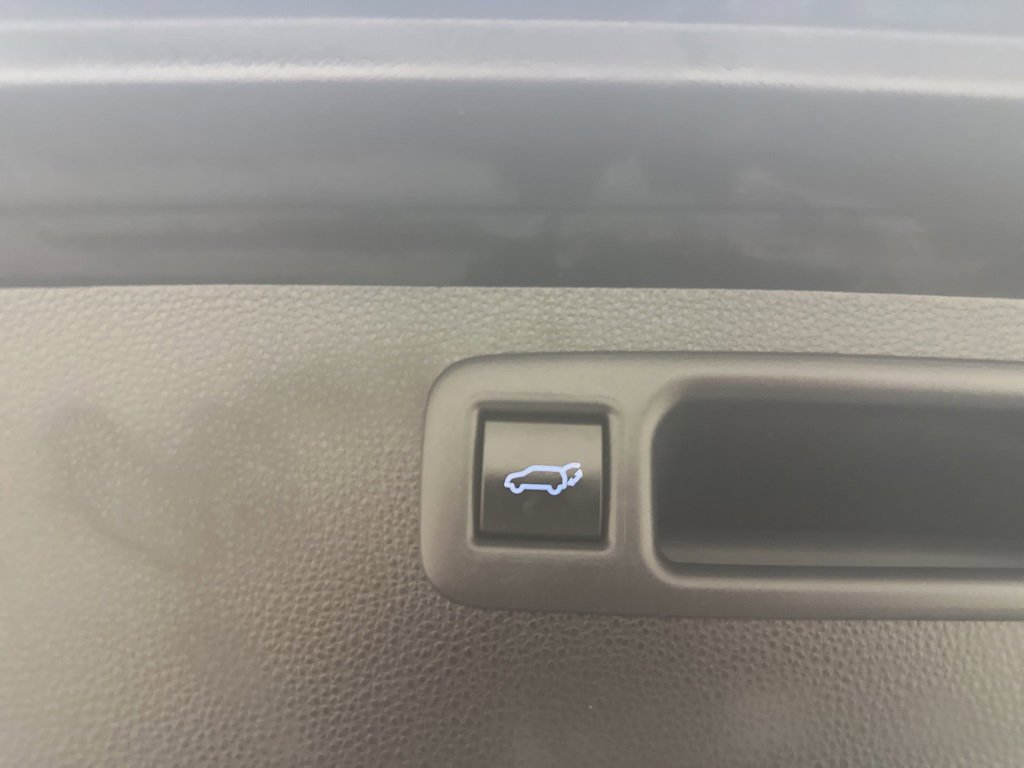 Used 2022 Toyota Highlander XSE image 31