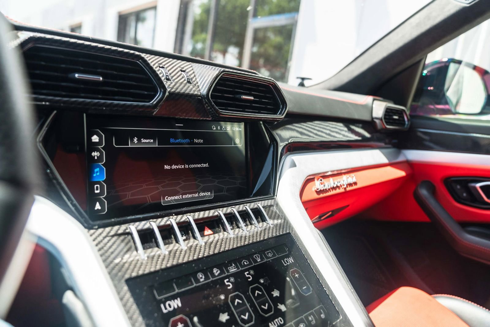 Used 2020 Lamborghini Urus AWD/4WD image 44