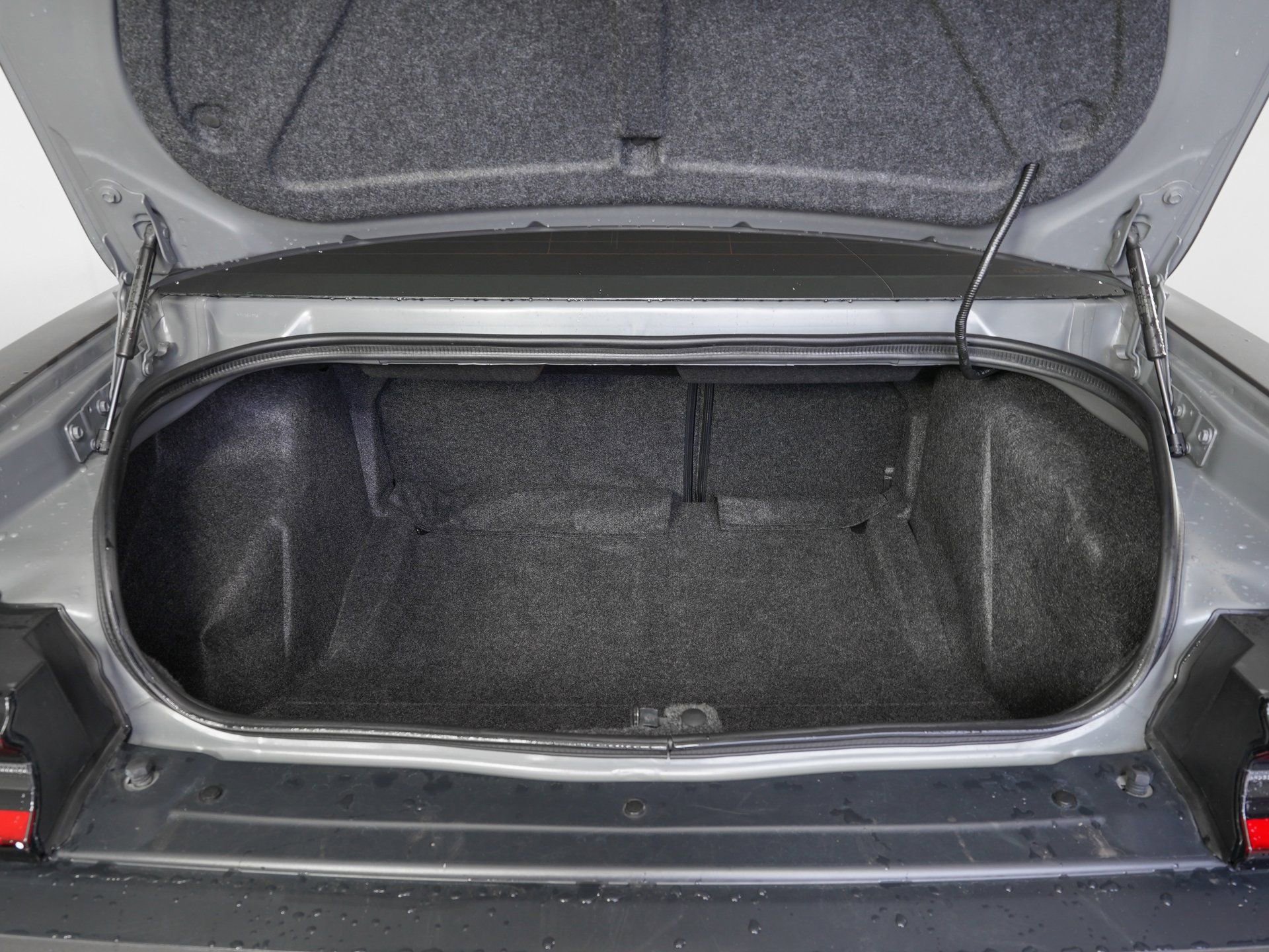 Used 2019 Dodge Challenger SRT Hellcat Redeye image 11