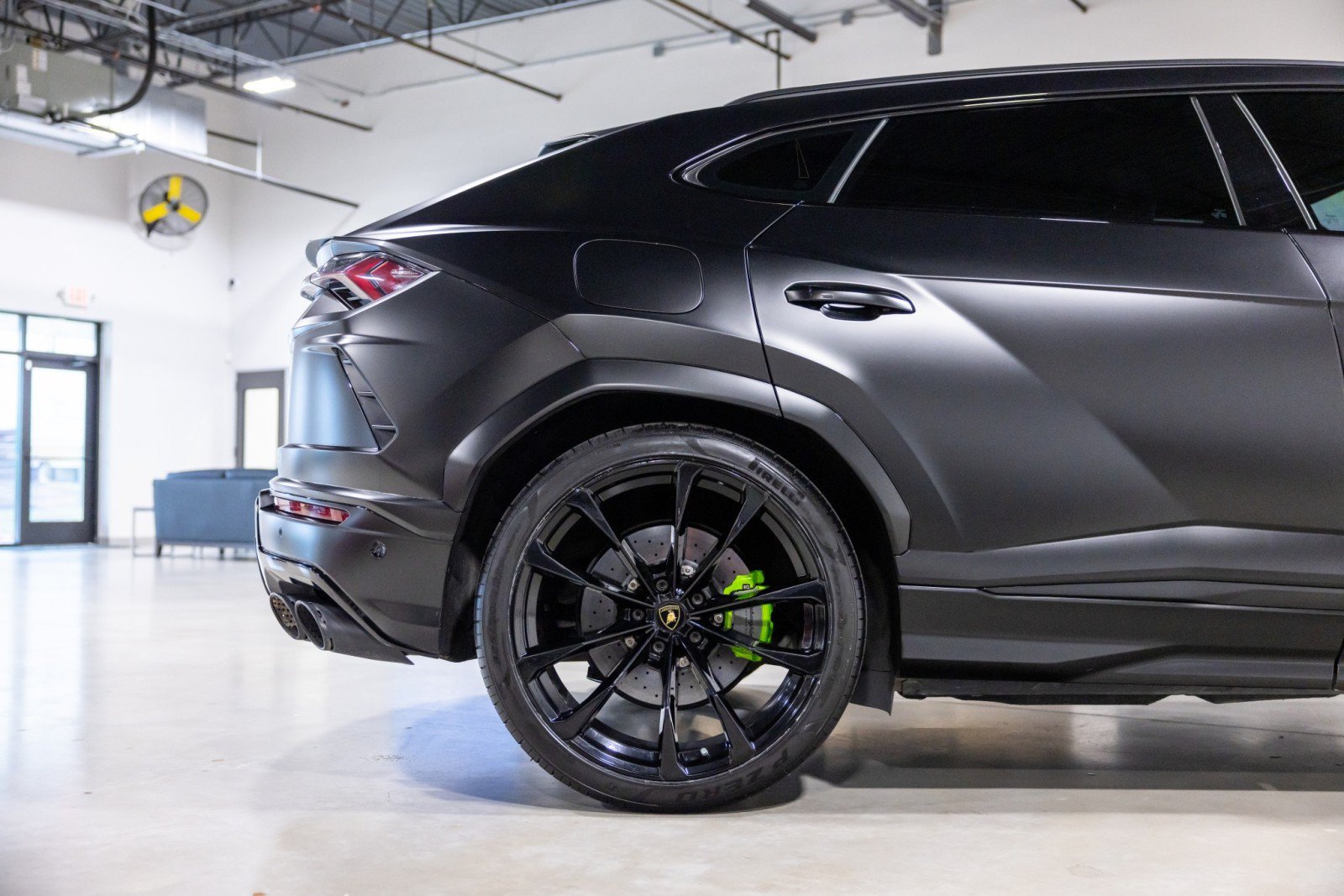 Used 2022 Lamborghini Urus AWD/4WD image 23