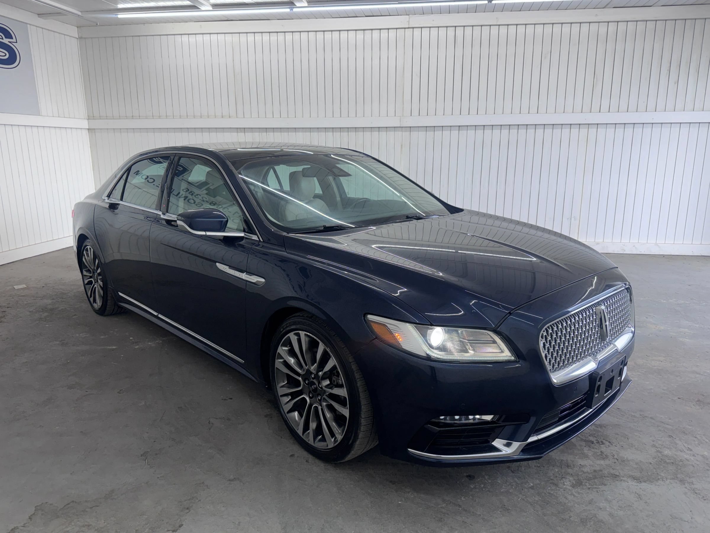 Used 2017 Lincoln Continental Select w/ Climate Package AWD/4WD image 3
