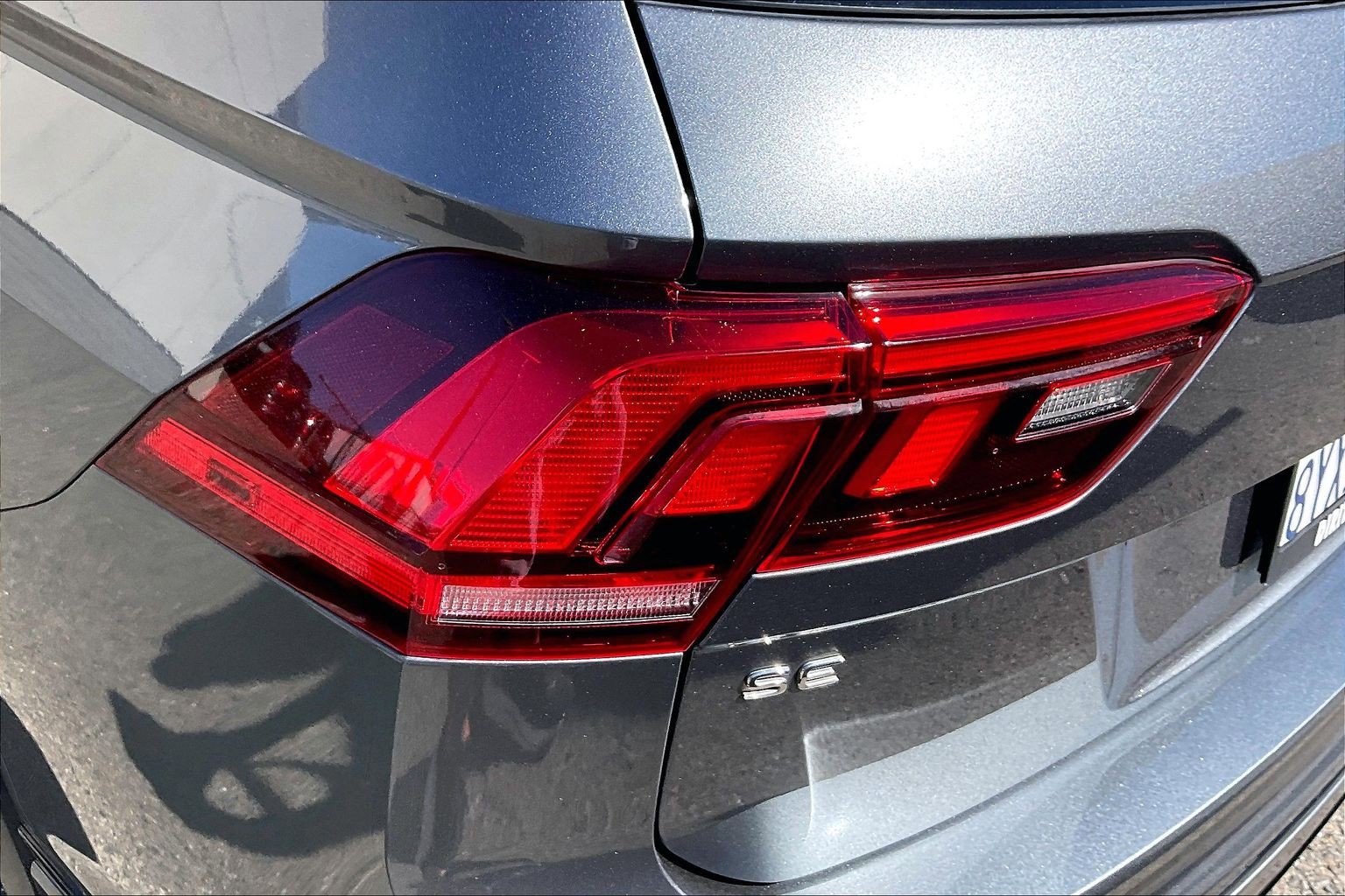 Used 2022 Volkswagen Tiguan SE R-Line FWD image 27