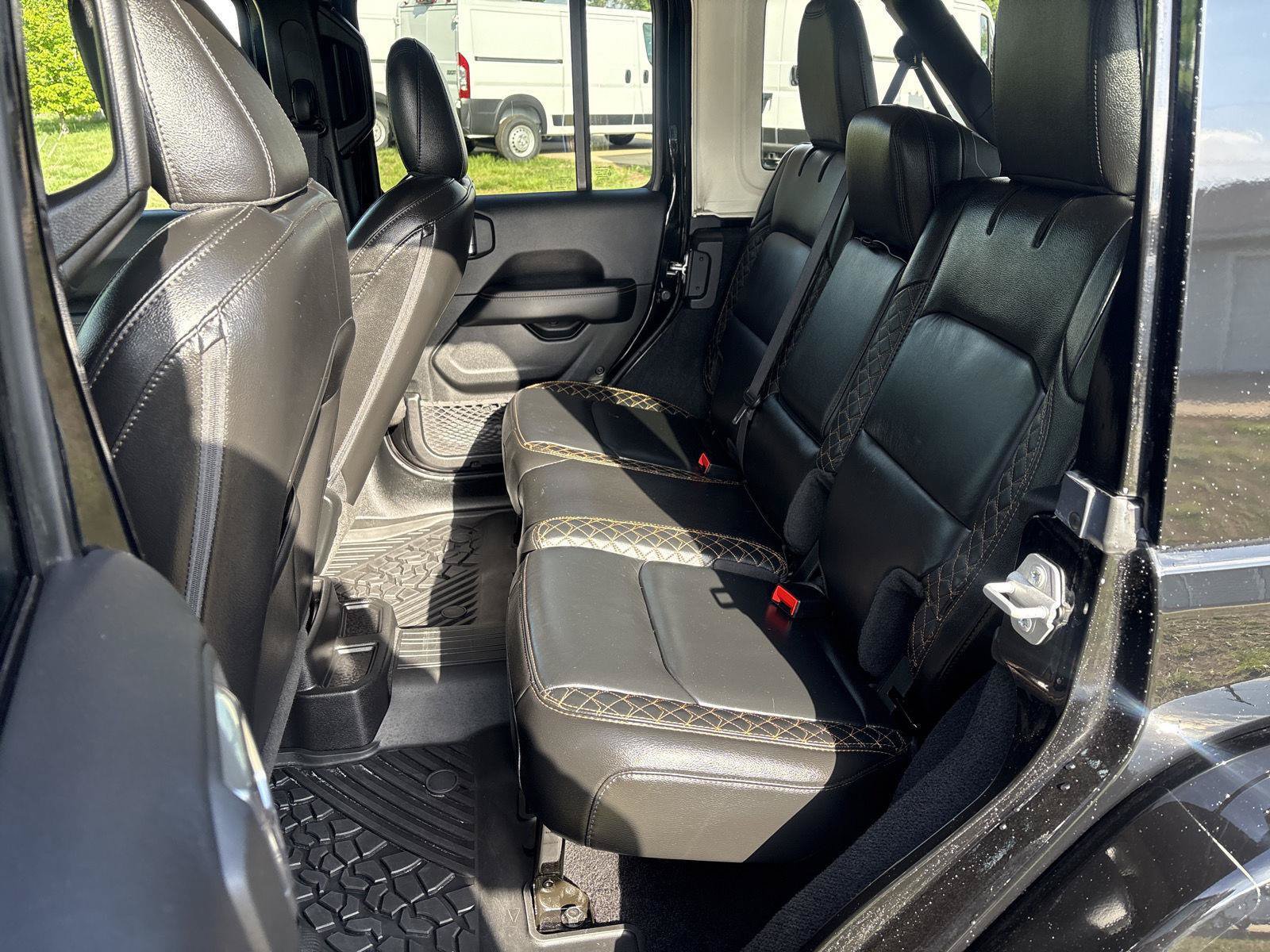 Used 2023 Jeep Wrangler Unlimited Sahara AWD/4WD image 10
