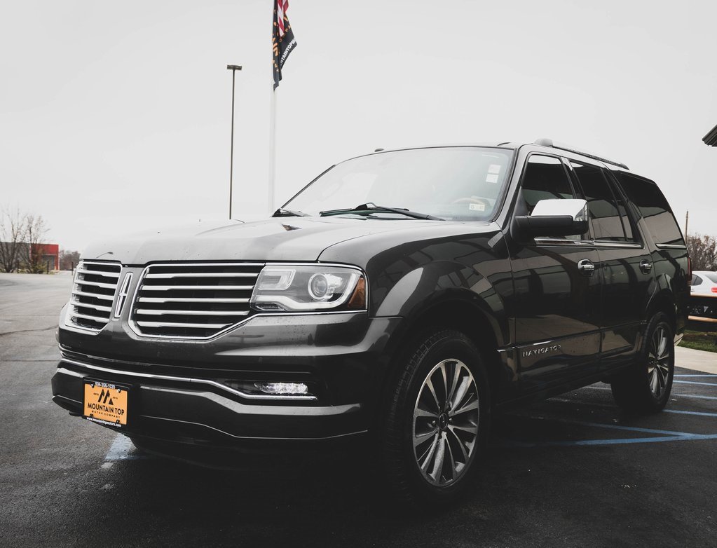 Used 2017 Lincoln Navigator Select image 19