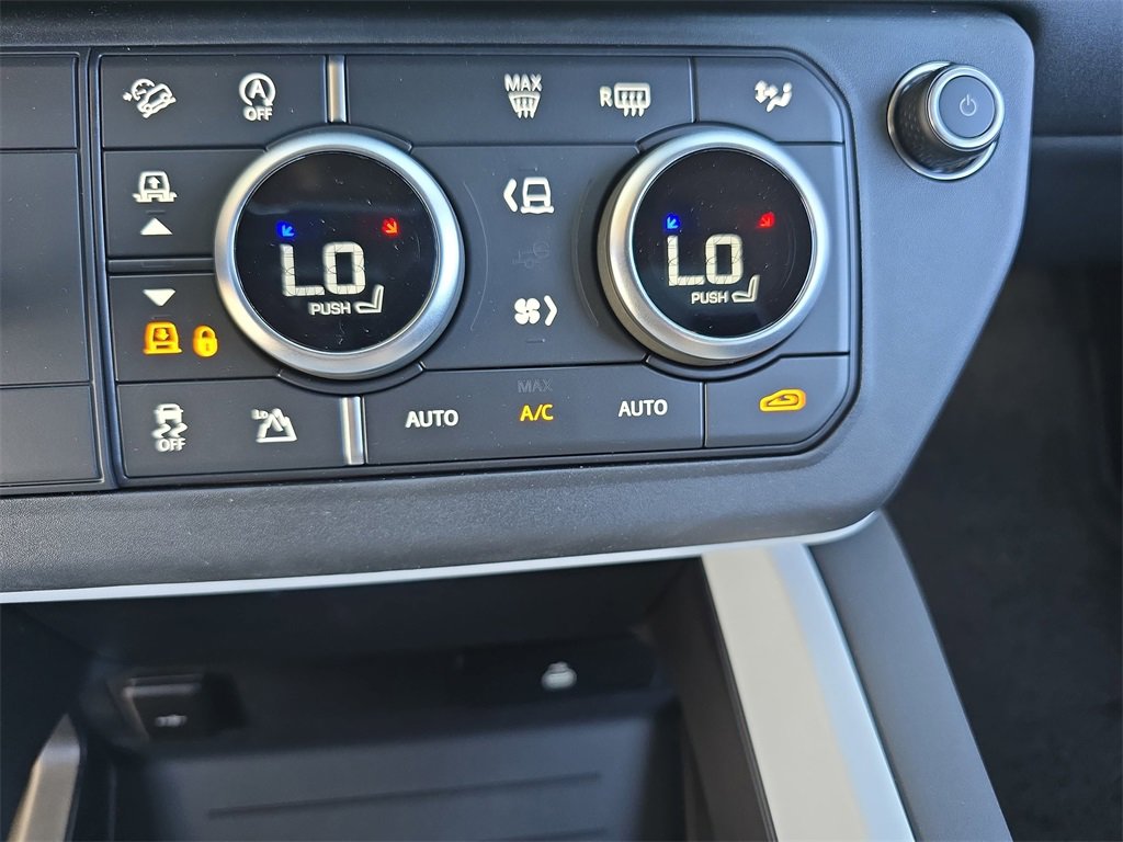 New 2026 Land Rover Defender 130 X-Dynamic SE image 25