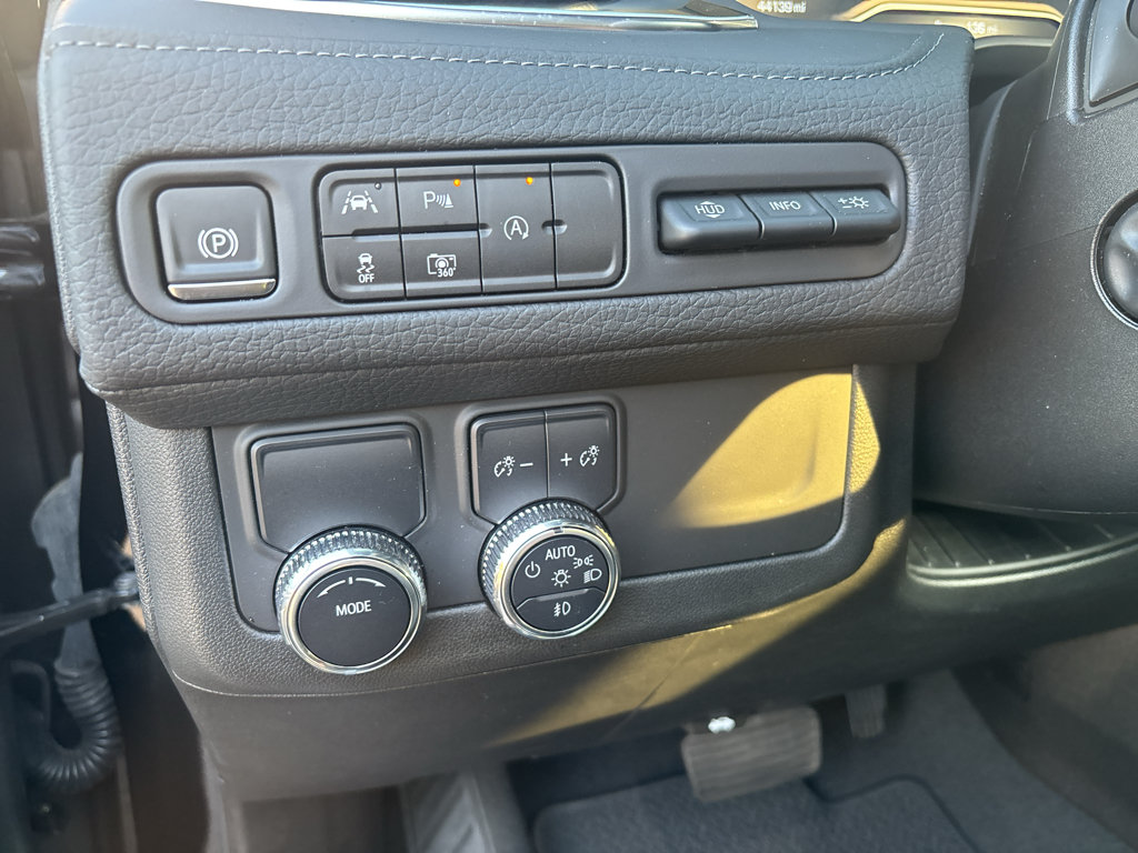Used 2024 GMC Yukon XL Denali RWD image 13