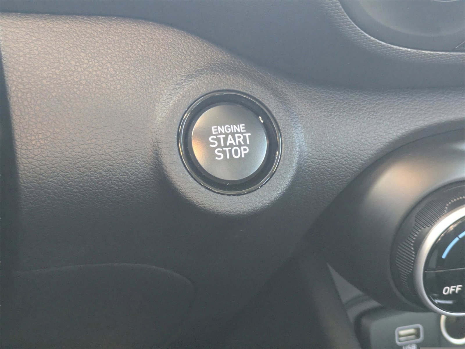 Certified 2024 Hyundai Venue SEL image 38