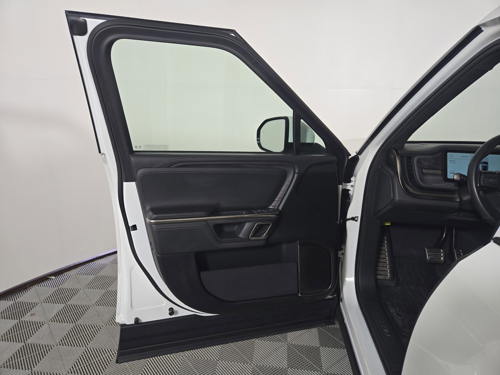 Used 2022 Rivian R1T Launch Edition image 15