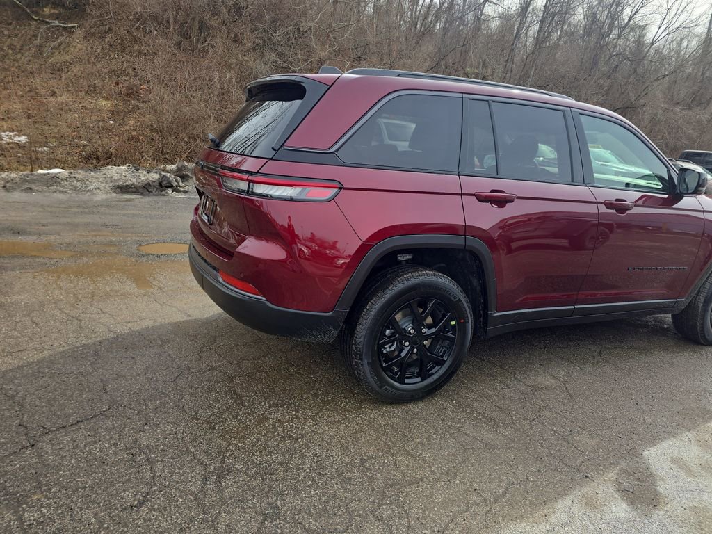 New 2026 Jeep Grand Cherokee Altitude image 4