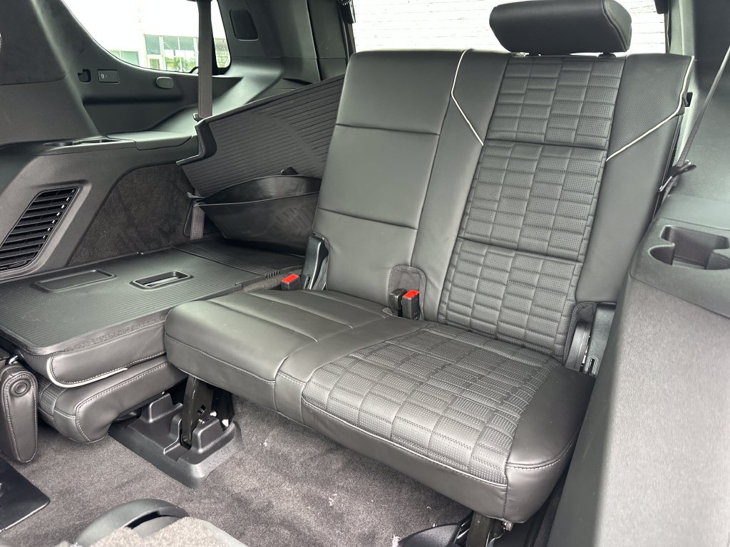 New 2026 Cadillac Escalade Platinum Sport w/ LPO, ONYX Package AWD/4WD image 15