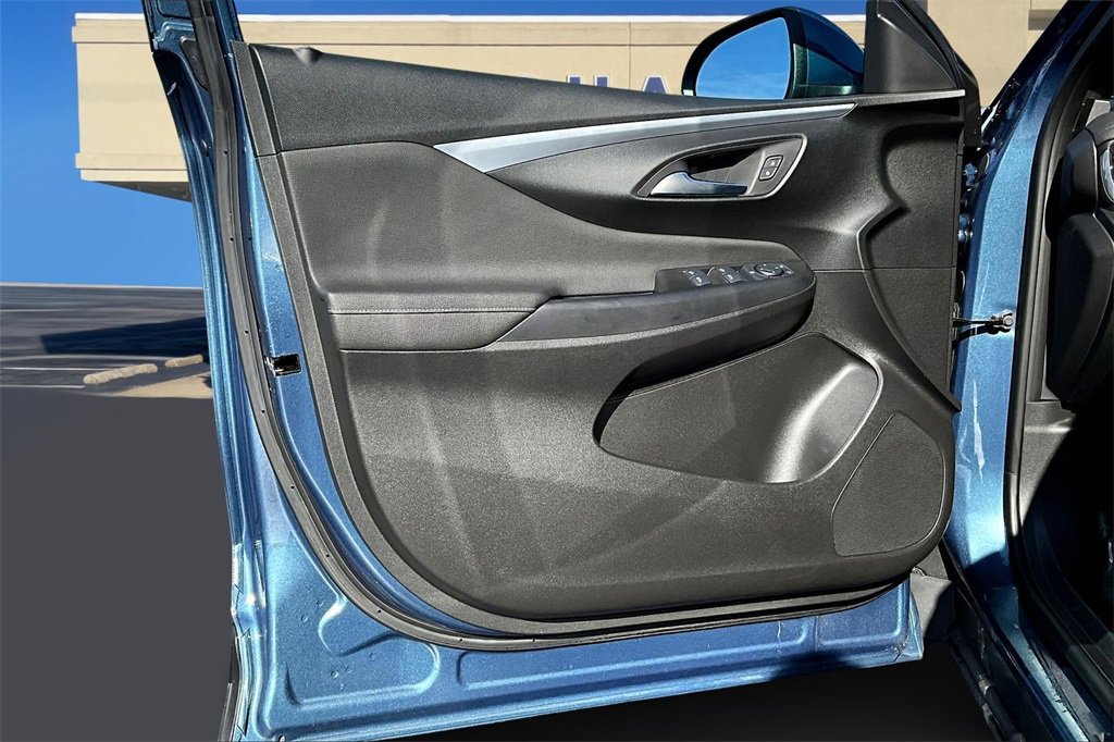 Used 2025 Buick Envista Preferred image 19