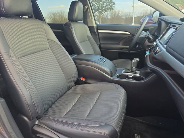 Used 2016 Toyota Highlander Plus image 10