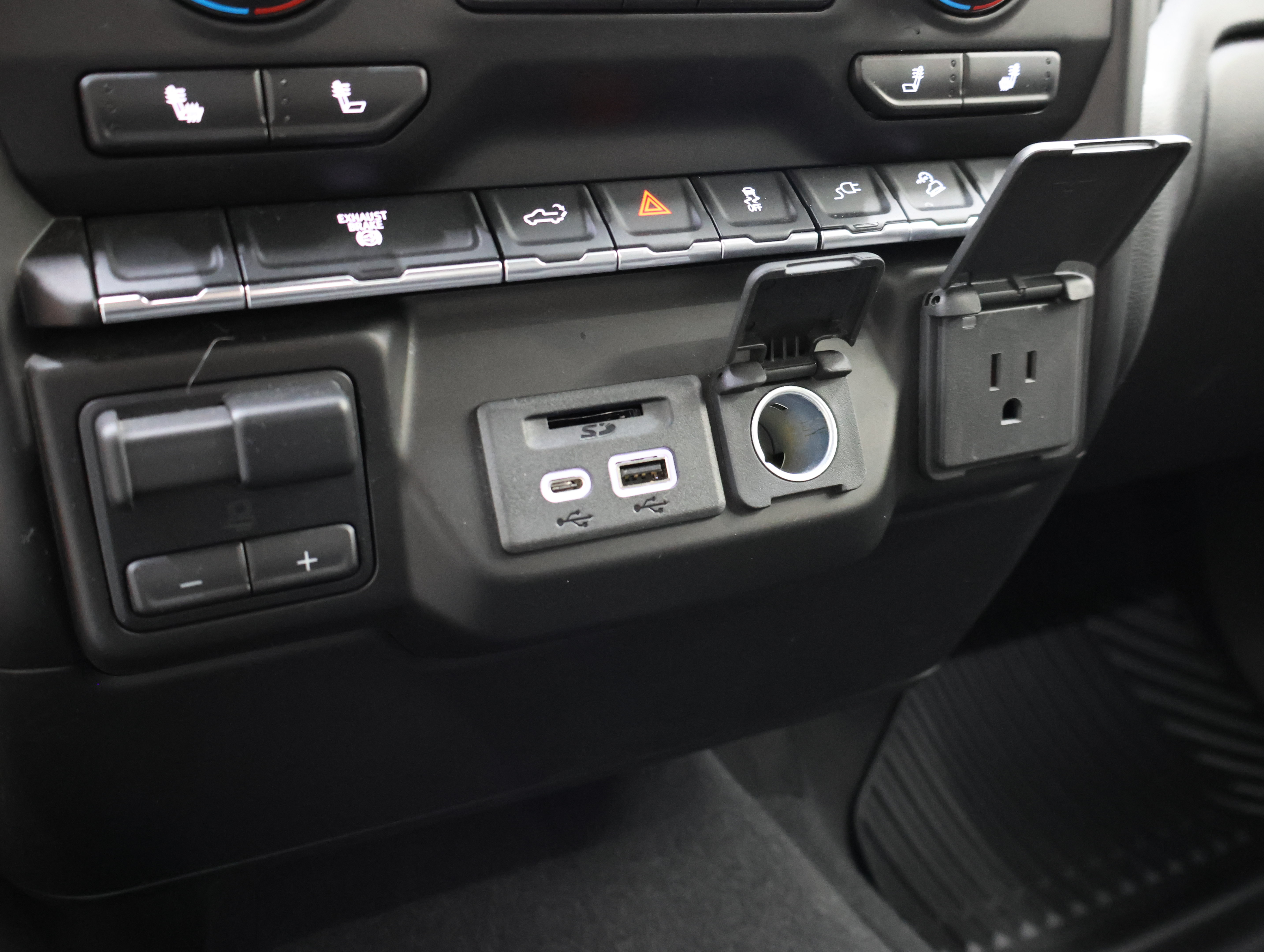 Used 2020 Chevrolet Silverado 2500 LTZ w/ Z71 Off-Road Package AWD/4WD image 47