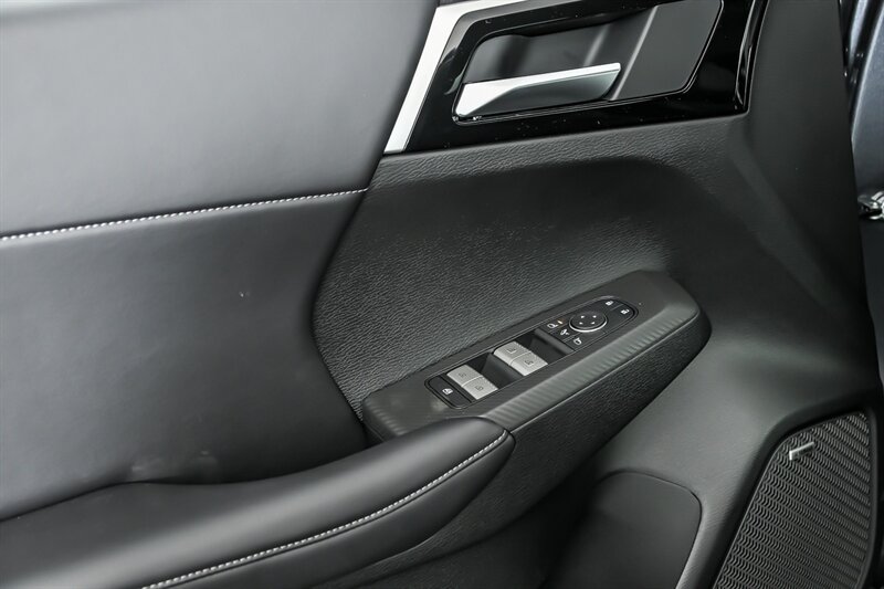 New 2026 Mitsubishi Outlander SE FWD image 12