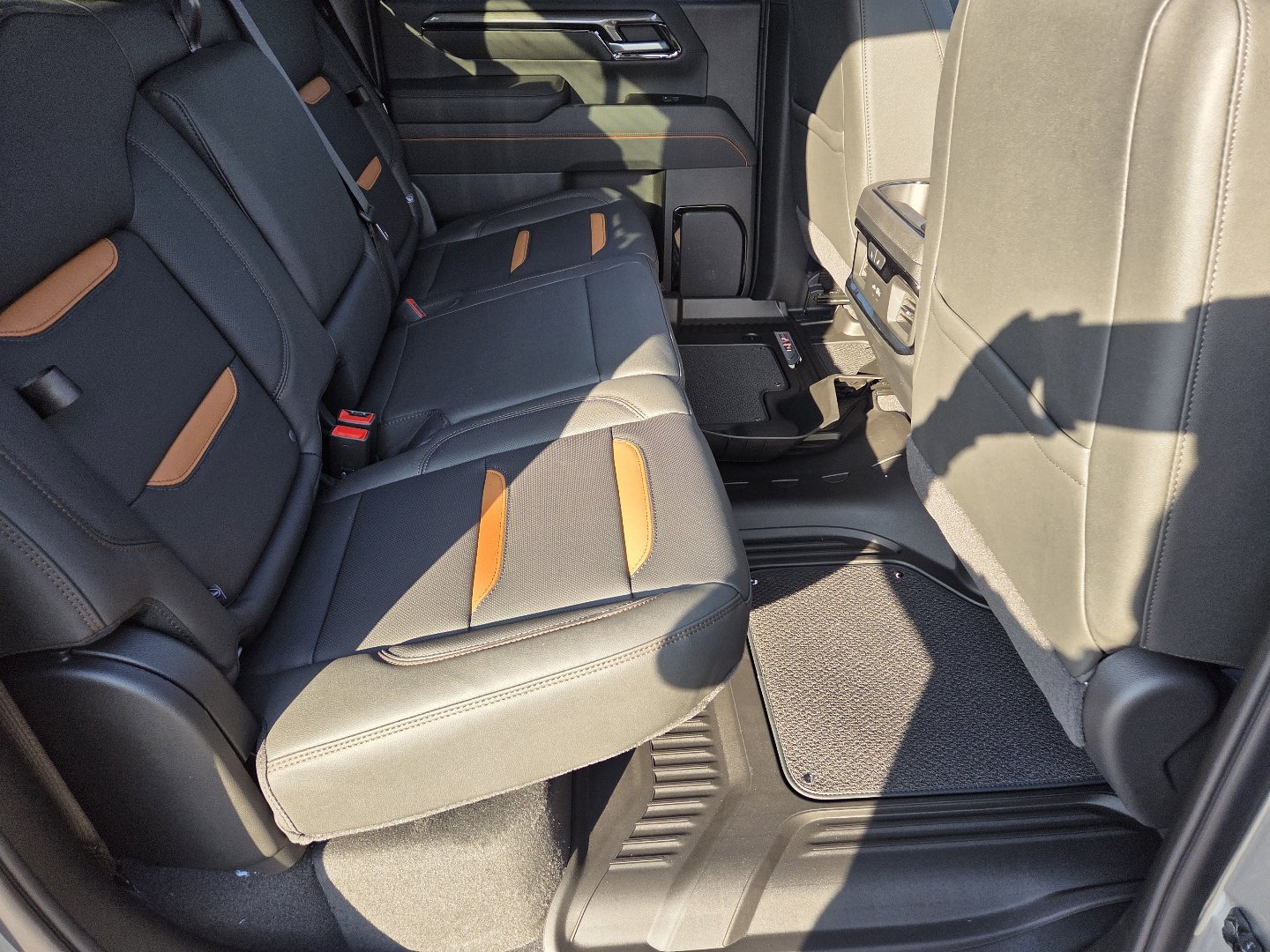 New 2026 GMC Sierra 2500 AT4 w/ AT4 Premium Plus Package AWD/4WD image 25