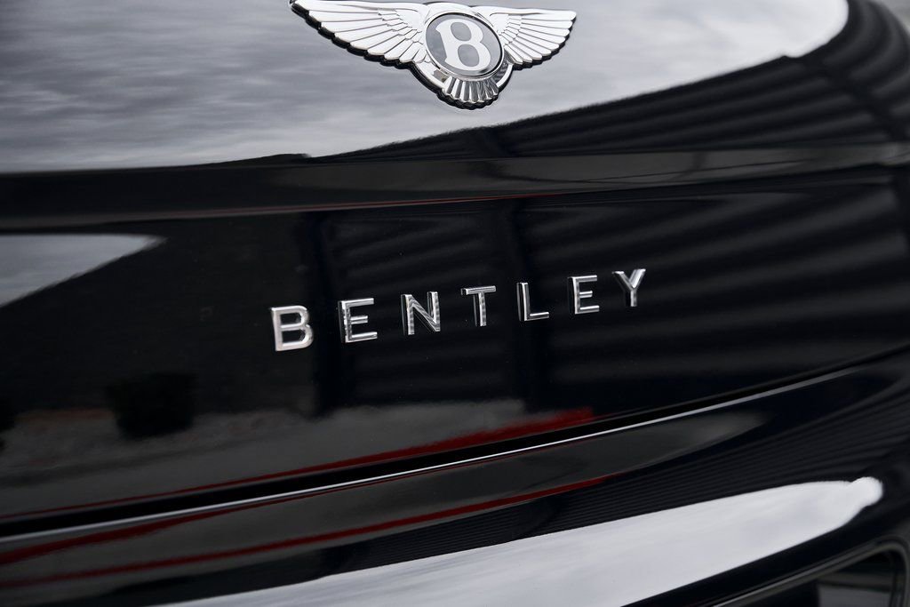 Used 2025 Bentley Flying Spur Plug-In Hybrid image 13