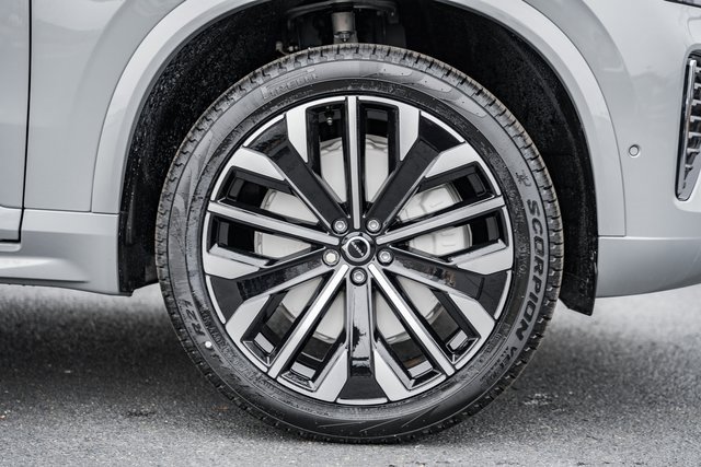 New 2026 Volvo XC90 B6 Plus w/ Protection Package Premier image 16