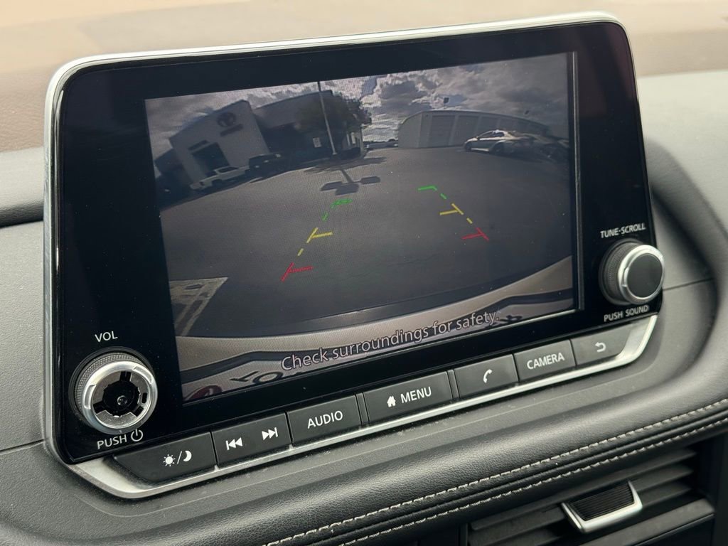 Used 2023 Nissan Rogue SV image 29