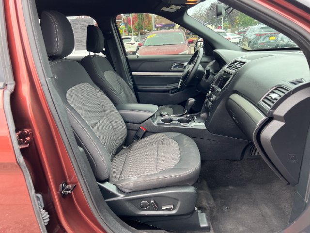 Used 2018 Ford Explorer XLT w/ Equipment Group 201A AWD/4WD image 9