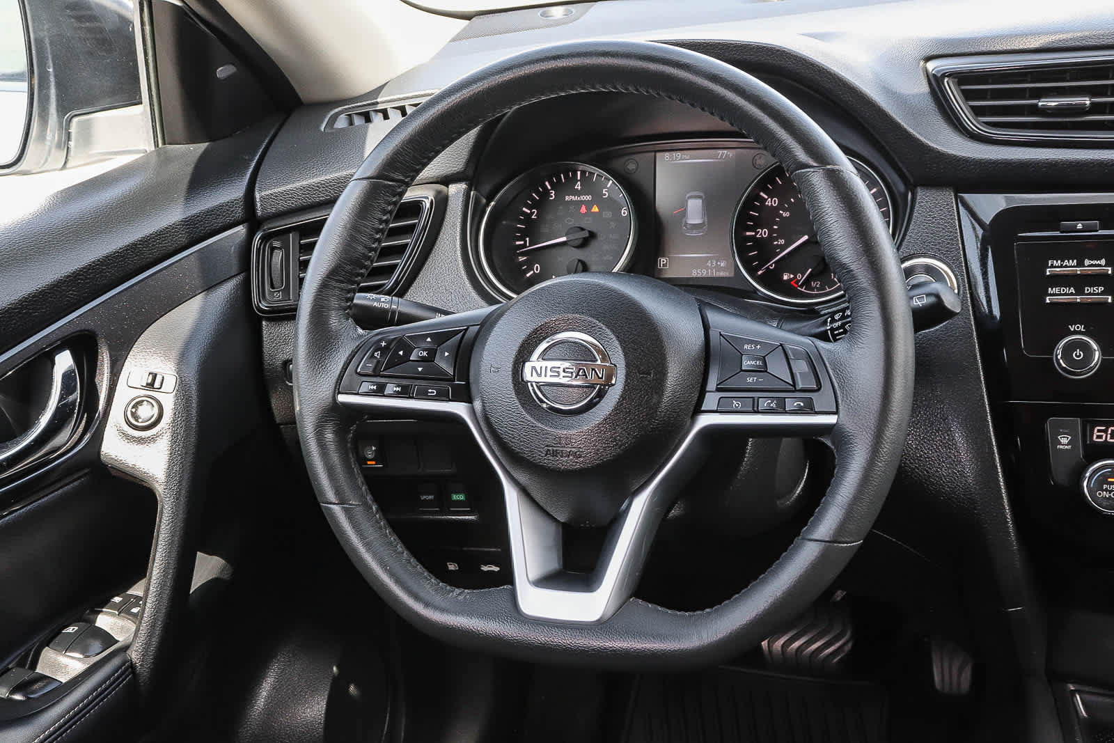 Used 2017 Nissan Rogue SV FWD image 21