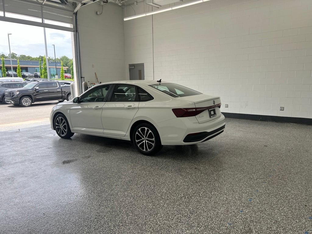 Used 2026 Volkswagen Jetta Sport FWD image 3
