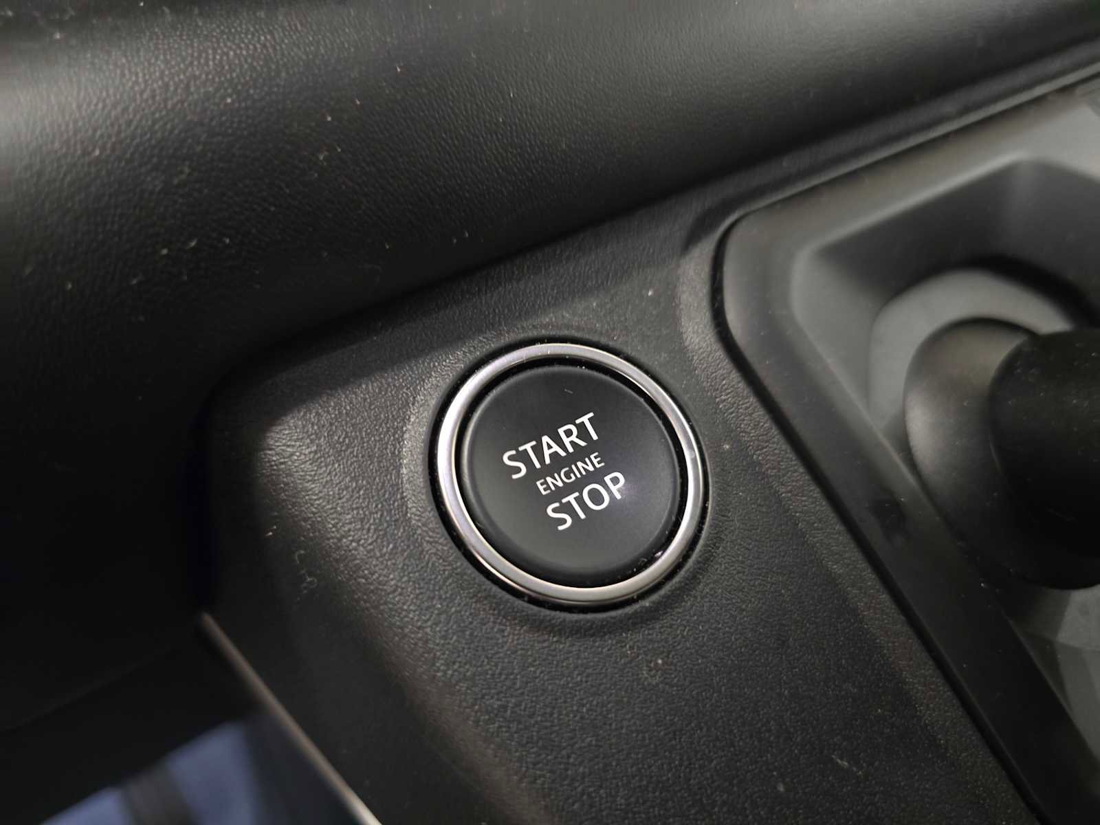 Used 2025 Land Rover Defender 110 S AWD/4WD image 31