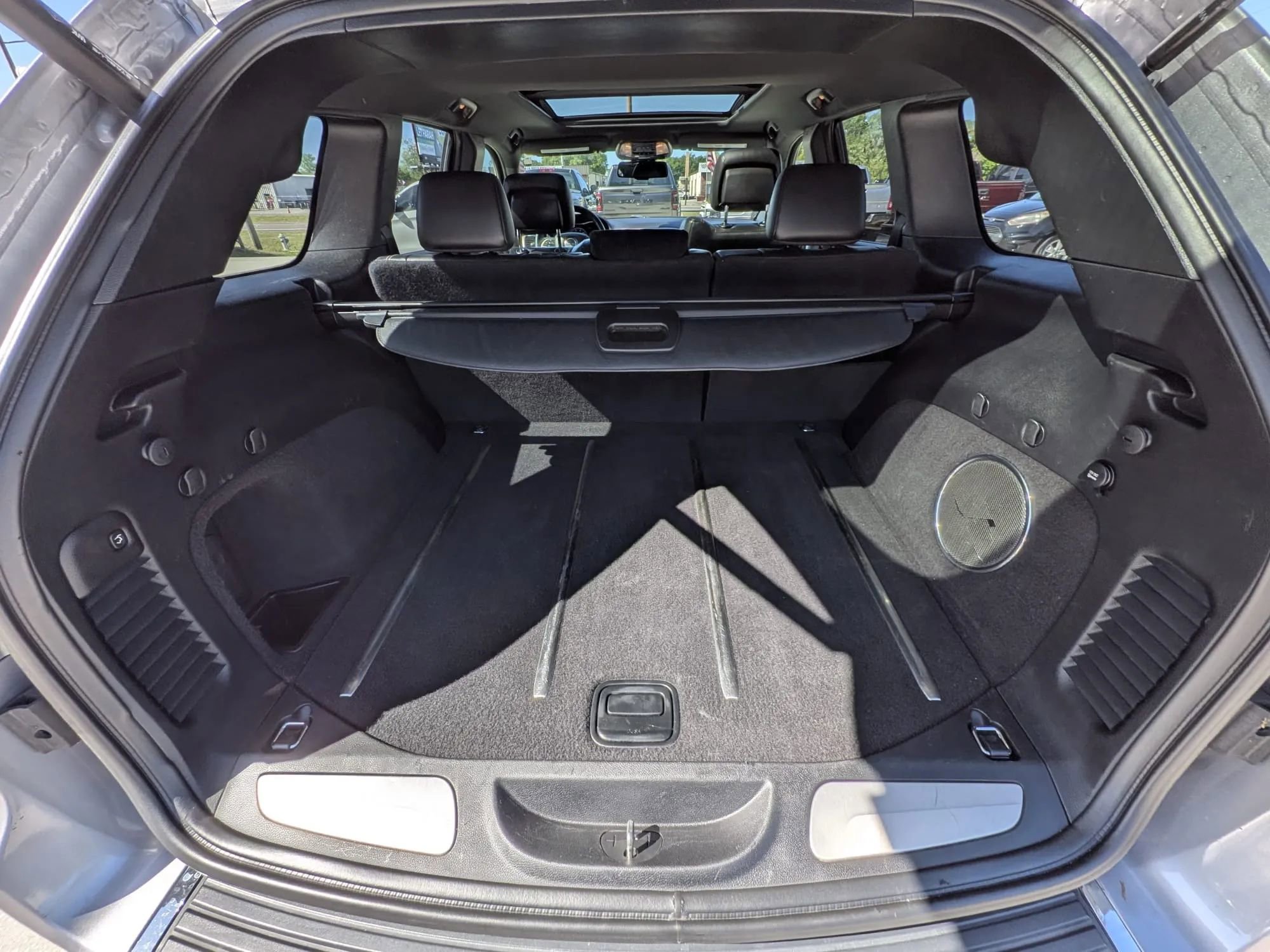 Used 2015 Jeep Grand Cherokee Limited w/ Luxury Group II RWD image 19