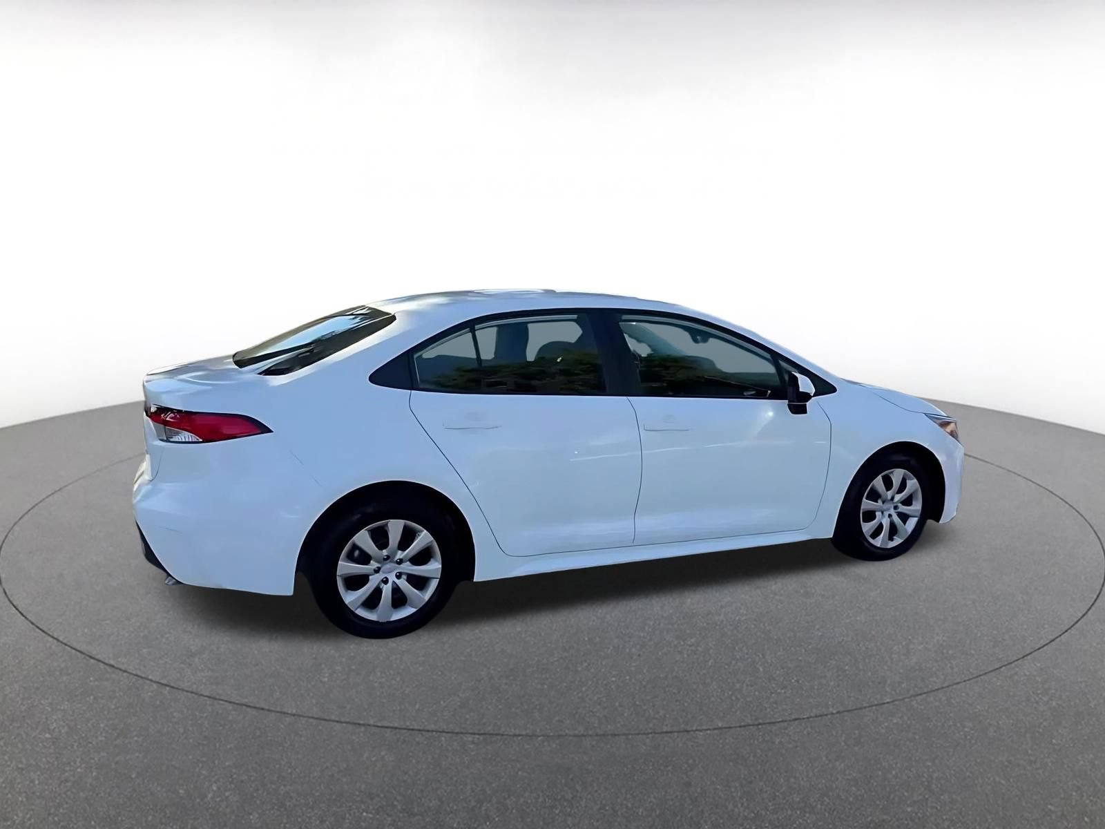 Used 2025 Toyota Corolla LE FWD image 11