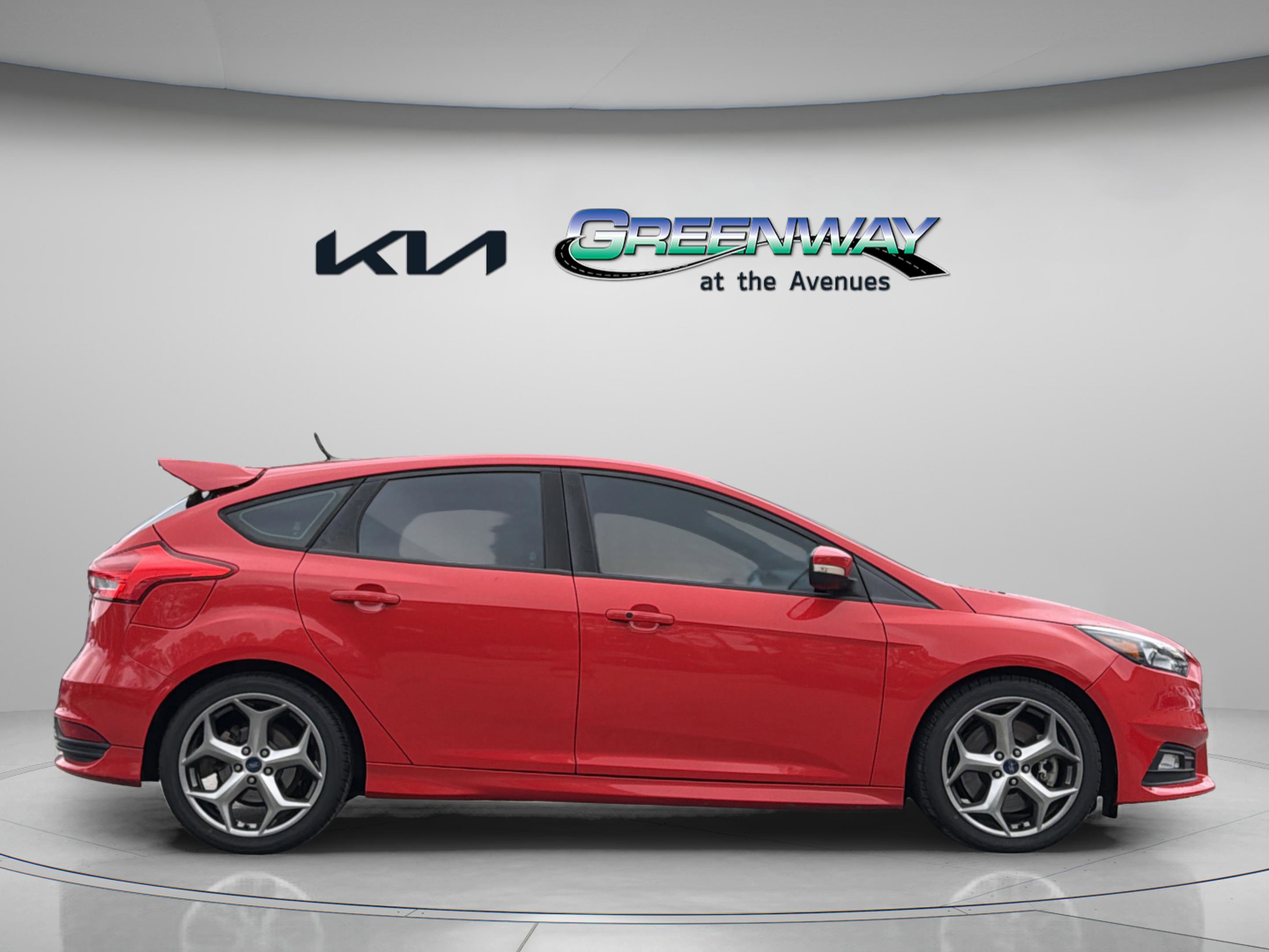 Used 2016 Ford Focus ST FWD image 7