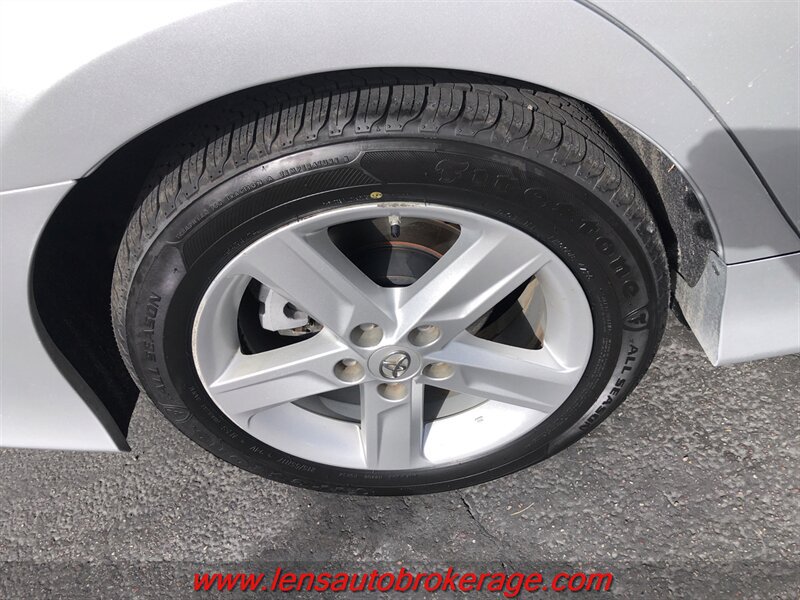 Used 2014 Toyota Camry SE FWD image 24