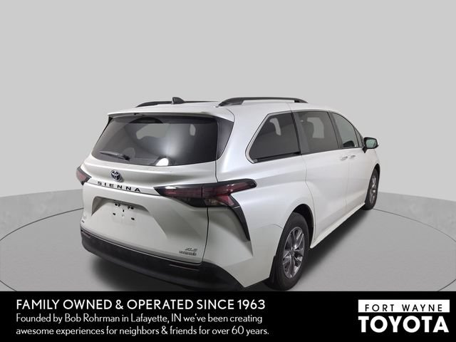 Used 2023 Toyota Sienna XLE AWD/4WD image 7