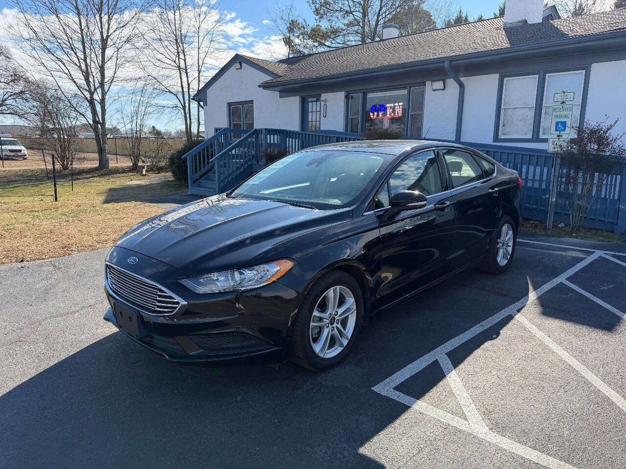 Used 2018 Ford Fusion SE FWD image 4