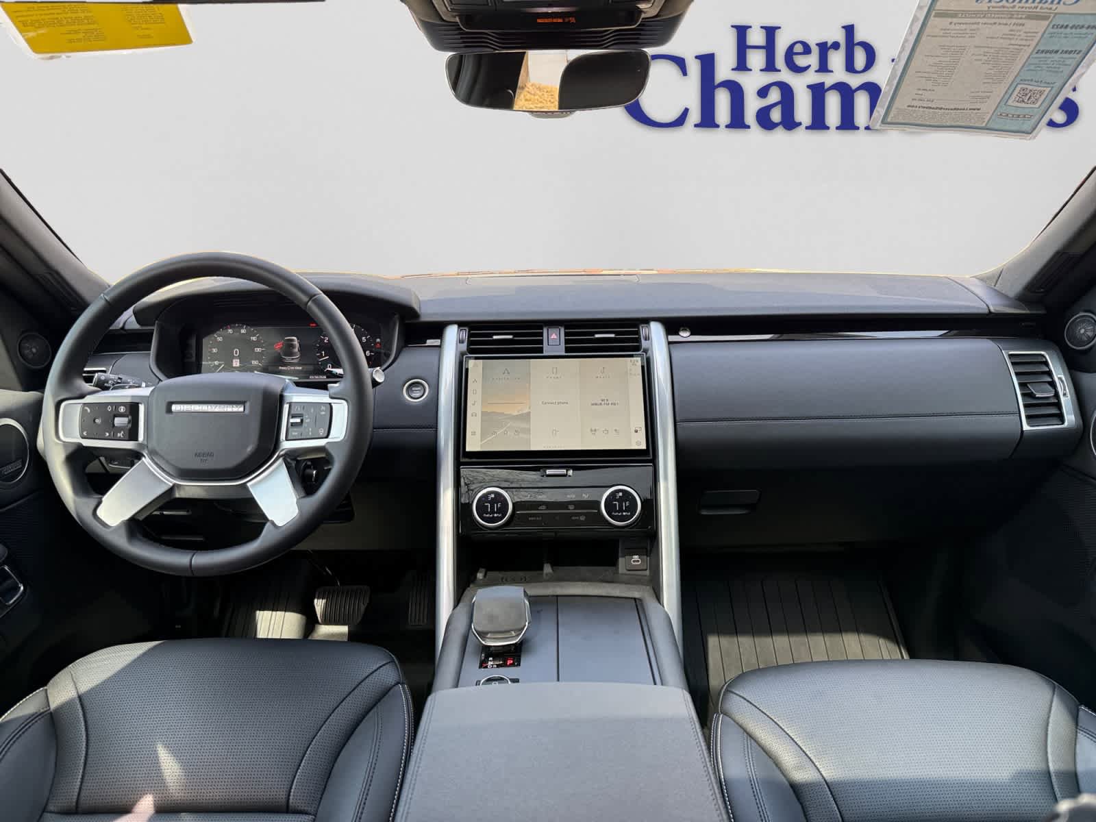 Used 2025 Land Rover Discovery S AWD/4WD image 10