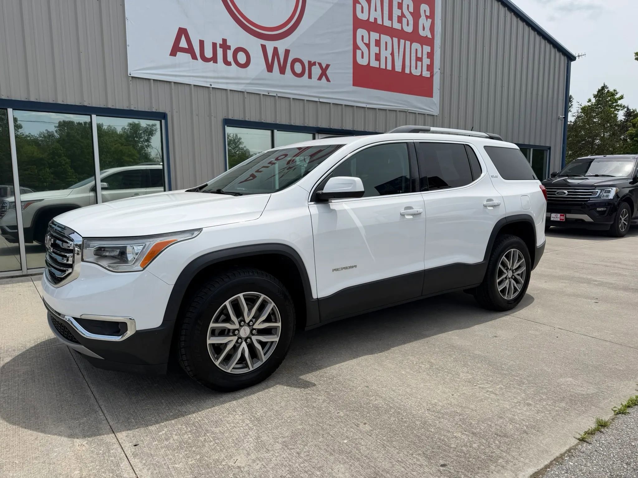 Used 2017 GMC Acadia SLE w/ Driver Alert Package I AWD/4WD image 17