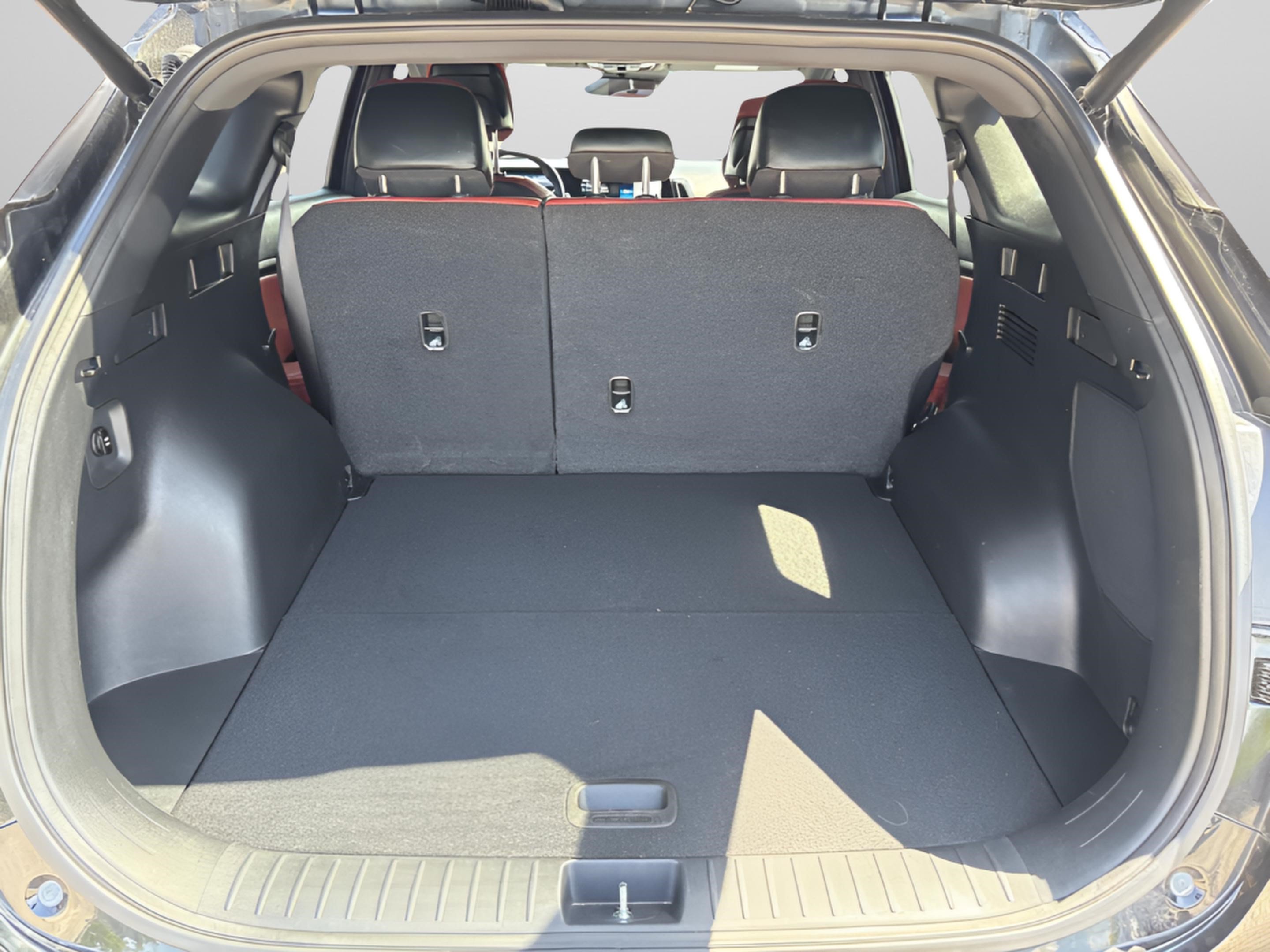 Used 2025 Kia Sportage SX FWD image 9