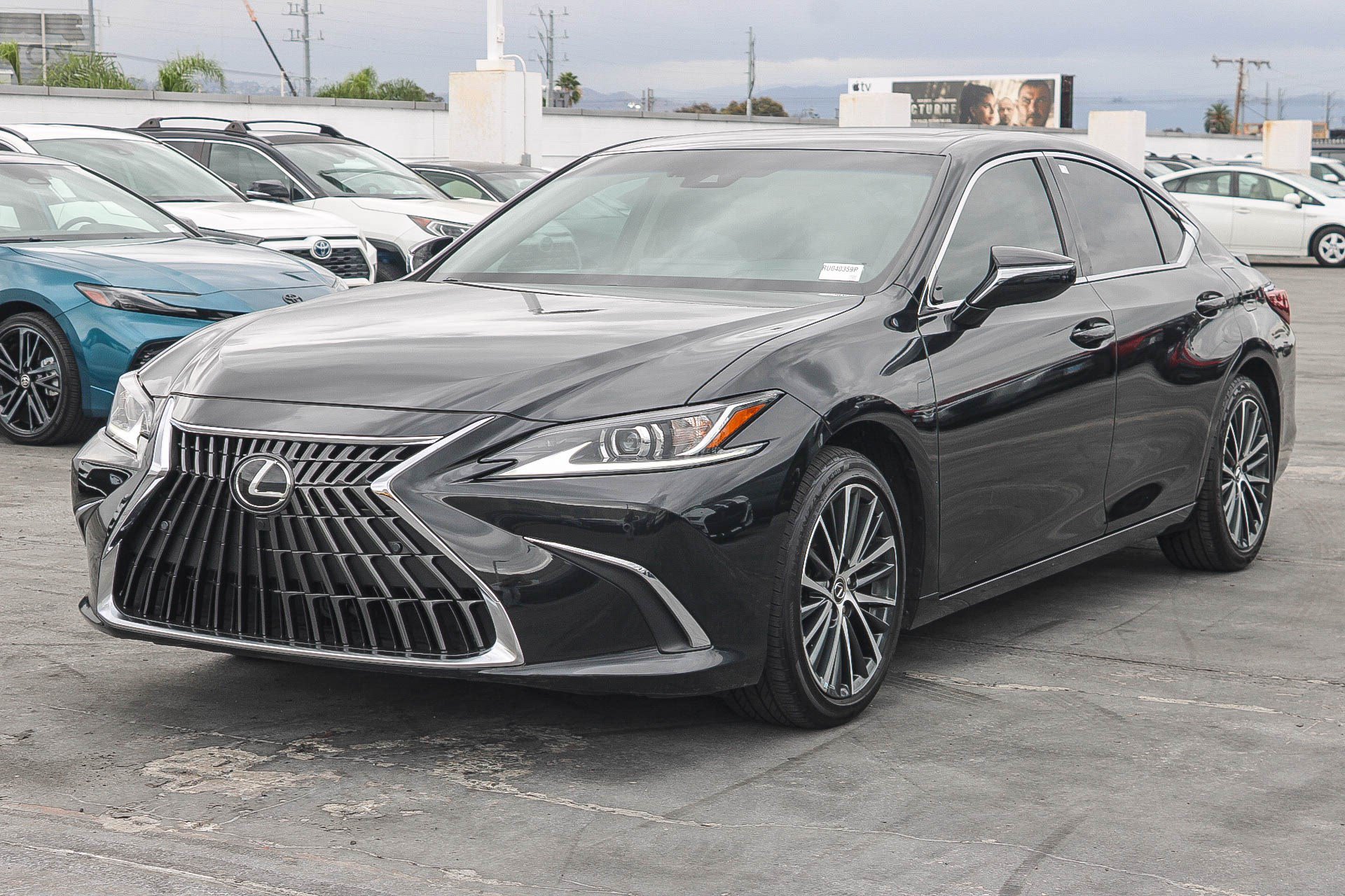 Used 2024 Lexus ES 300h w/ Premium Package FWD image 3