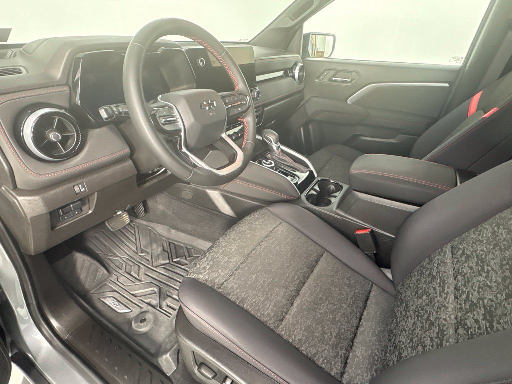 Used 2024 Chevrolet Colorado Z71 w/ Z71 Convenience Package 2 AWD/4WD image 11