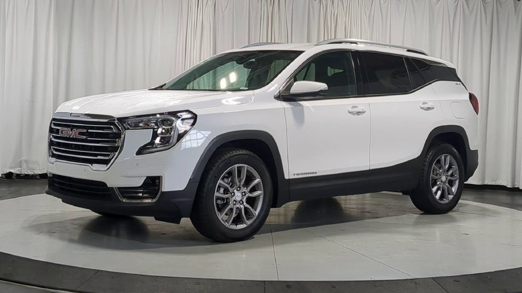 Used 2023 GMC Terrain SLT w/ Tech Package AWD/4WD image 5