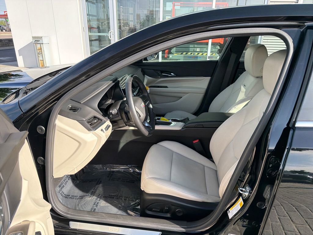 Used 2023 Cadillac CT4 Premium Luxury w/ Technology Package image 9