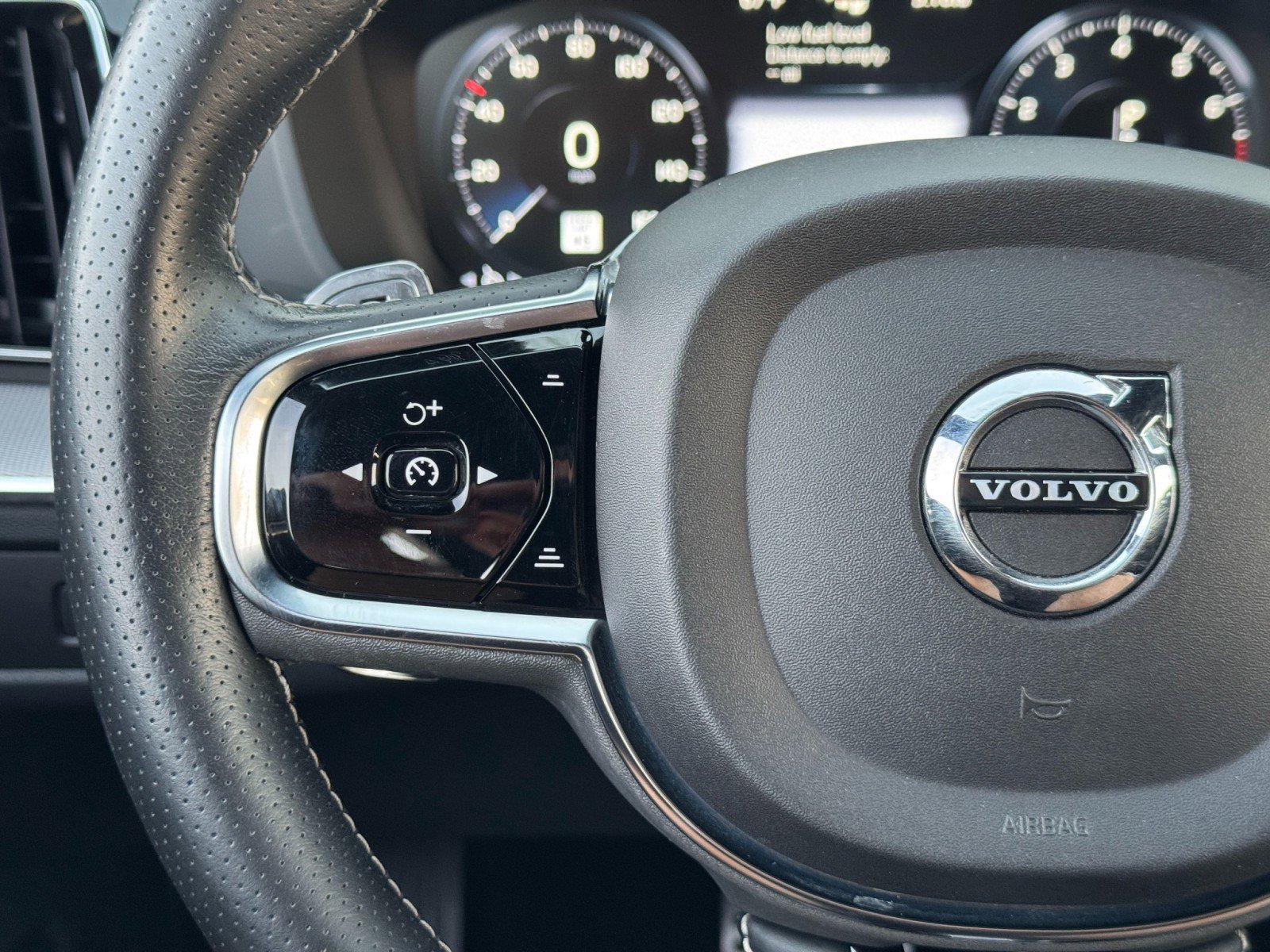 Used 2019 Volvo XC60 T5 R-Design w/ Protection Package image 20