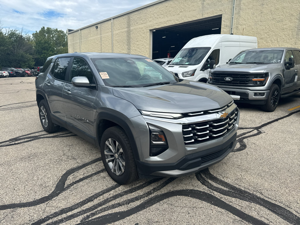 Used 2026 Chevrolet Equinox LT AWD/4WD image 3