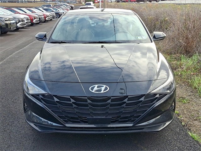 Used 2023 Hyundai Elantra SEL w/ Convenience Package image 2