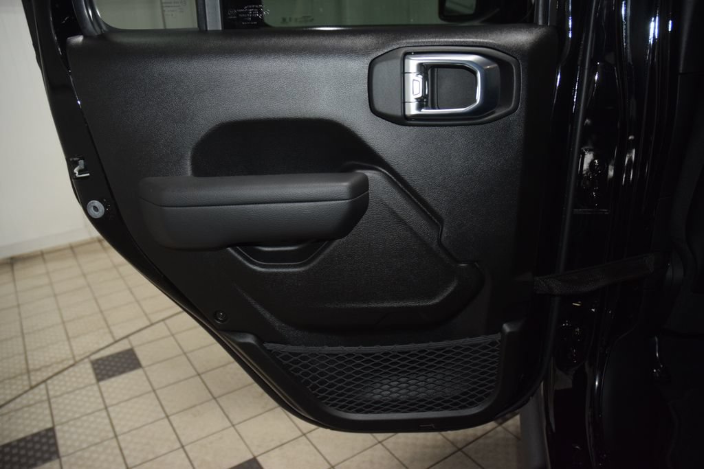Used 2026 Jeep Gladiator Mojave w/ Safety Group AWD/4WD image 45