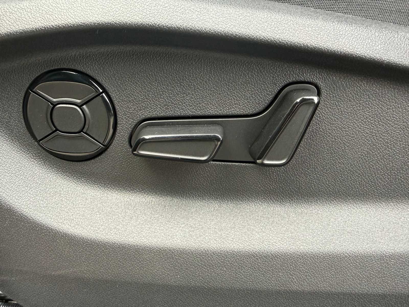 New 2026 Volkswagen Tiguan SE AWD/4WD image 7