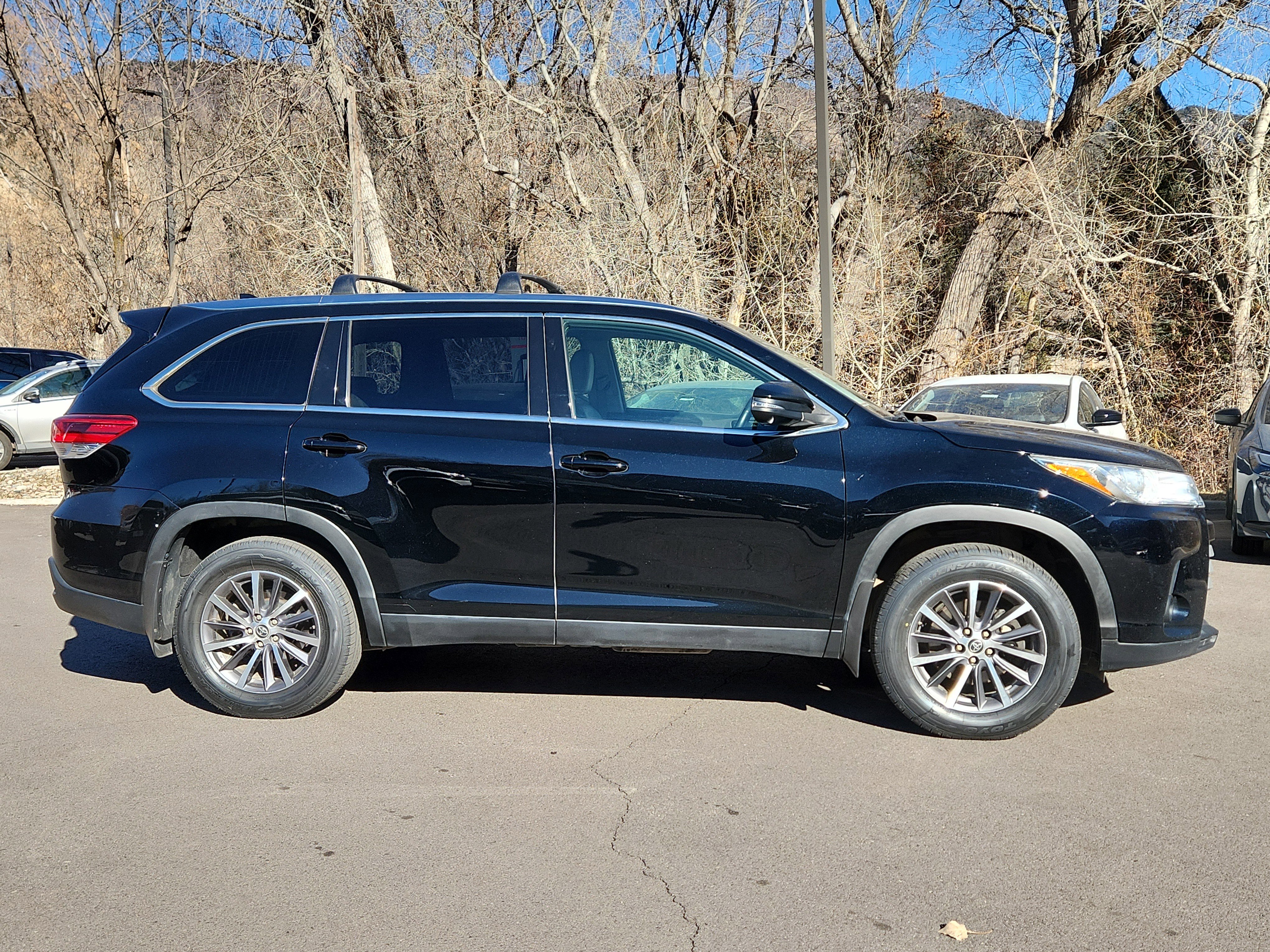 Certified 2019 Toyota Highlander XLE image 2