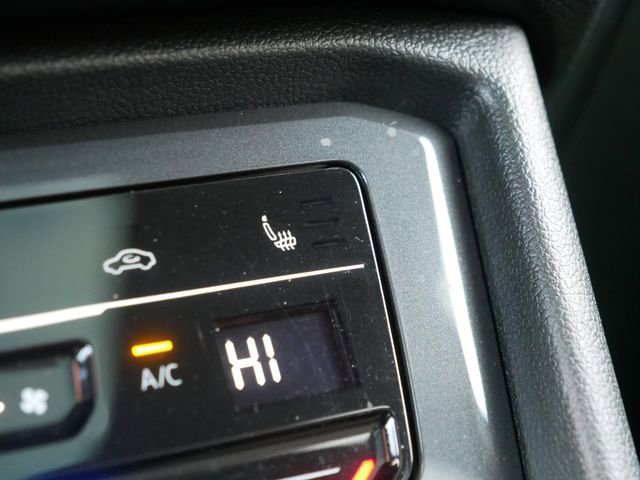 Certified 2024 Volkswagen Tiguan SE R-Line image 31